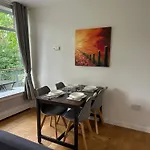 Quiet Residential Area Modern And Cozy Two Bed Apartment In Hampstead