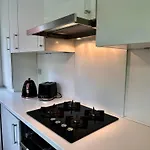 Quiet Residential Area Modern And Cozy Two Bed Apartment In Hampstead