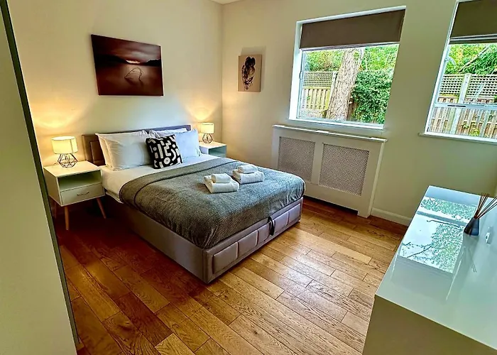 Quiet Residential Area Modern And Cozy Two Bed Apartment In Hampstead