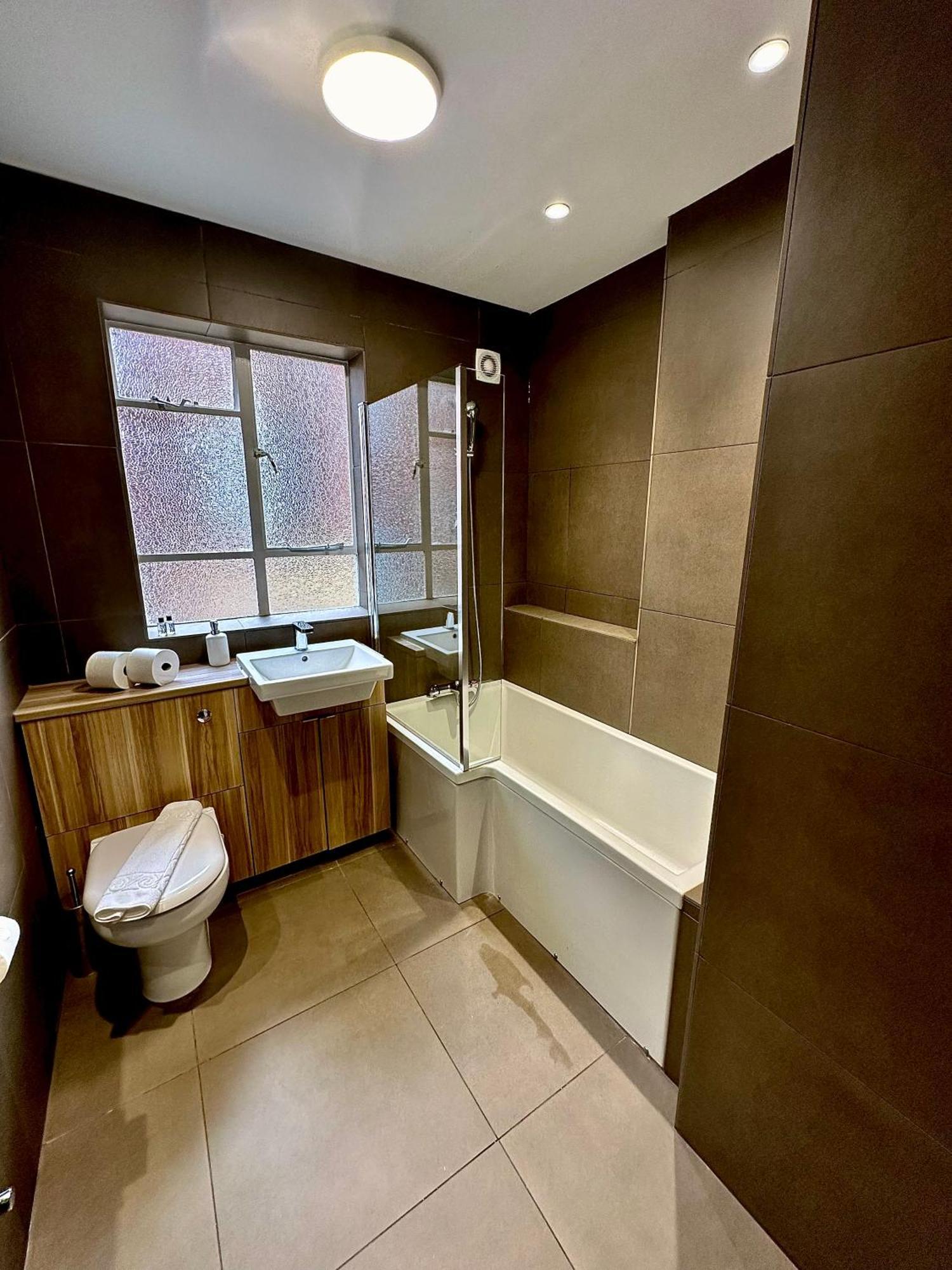 Quiet Residential Area Modern And Cozy Two Bed In Hampstead