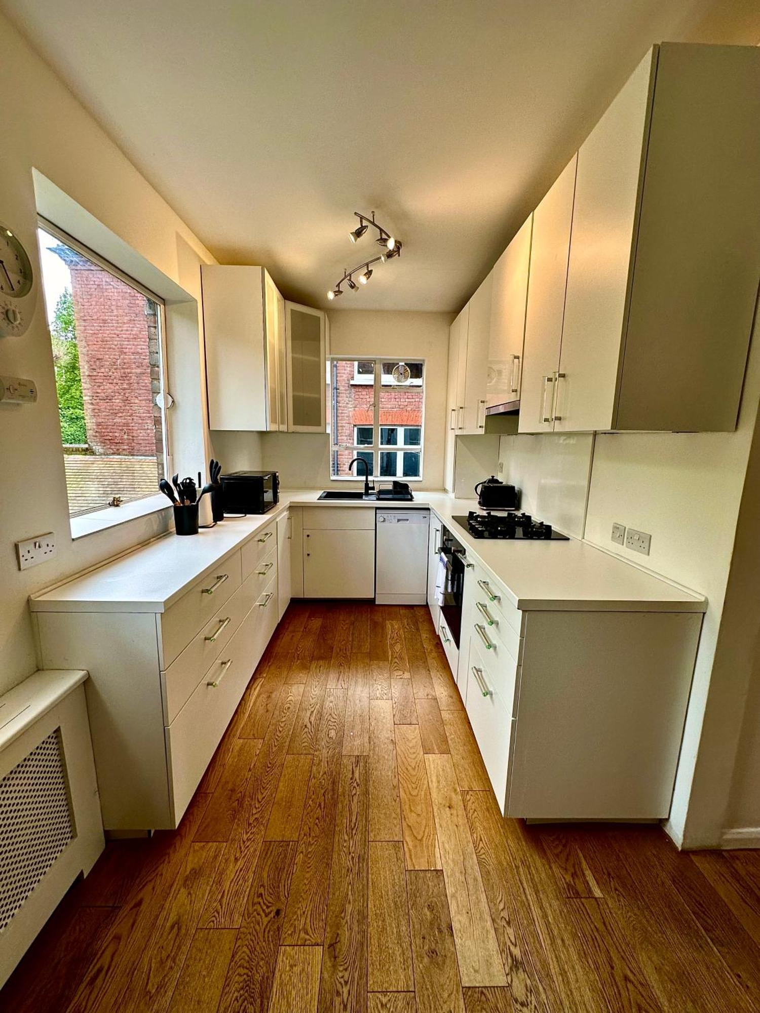 Quiet Residential Area Modern And Cozy Two Bed In Hampstead Londra